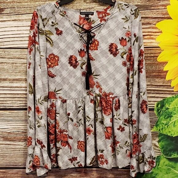 Signature studio V- neck long sleeve Blouse NWT - Picture 1 of 6